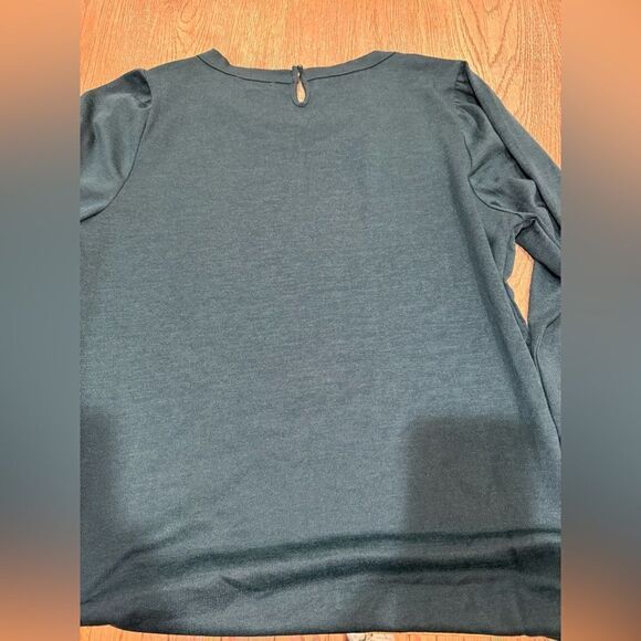 Beautiful teal/green sweater with decorative neckline! - Picture 4 of 9